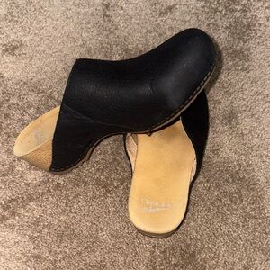 Dansko Talulah Black Nubuck Leather Clogs
